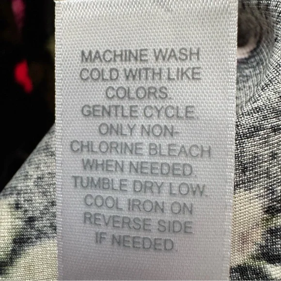 J.Jill Black Velour Long Sleeve Pullover Top Red Pink Floral Size SP - Picture 10 of 13